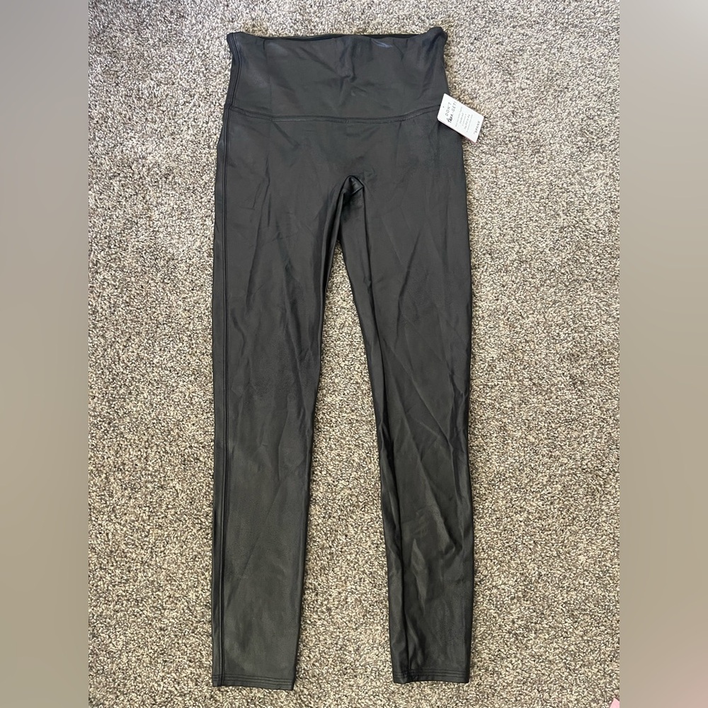 NWT Women’s Spanx Shape Faux Leather Leggings Black Size L - Picture 3 of 9